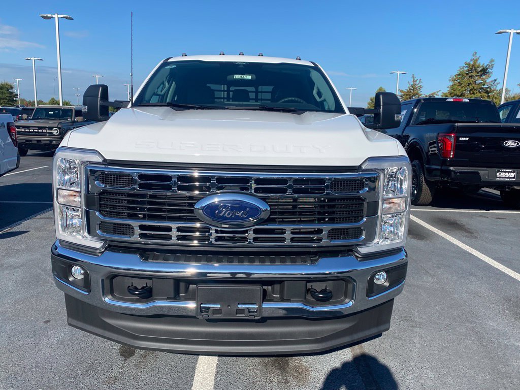 New 2026 Ford F350 XL w/ XL Chrome Package AWD/4WD image 2