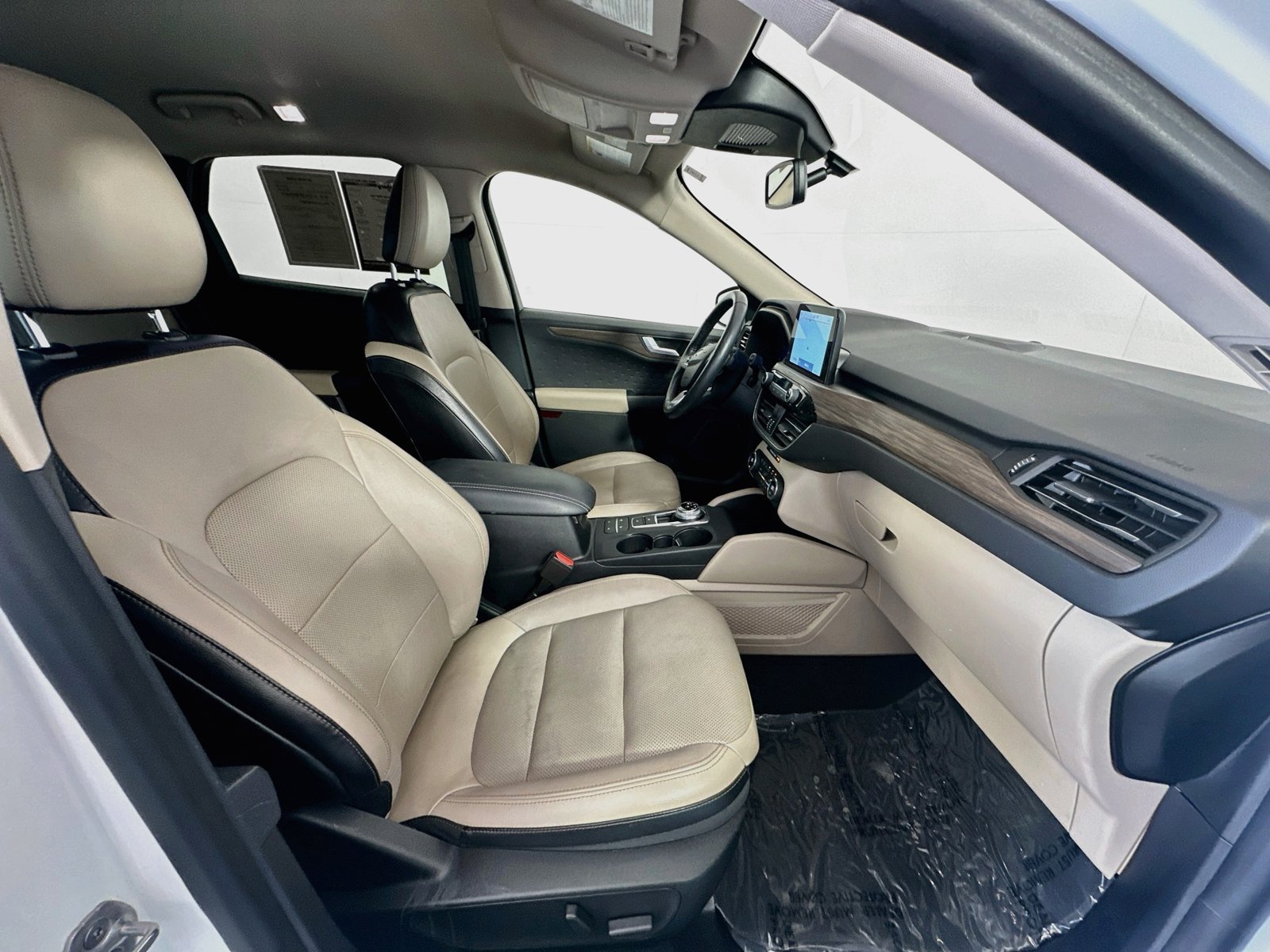 Used 2020 Ford Escape Titanium AWD/4WD image 28
