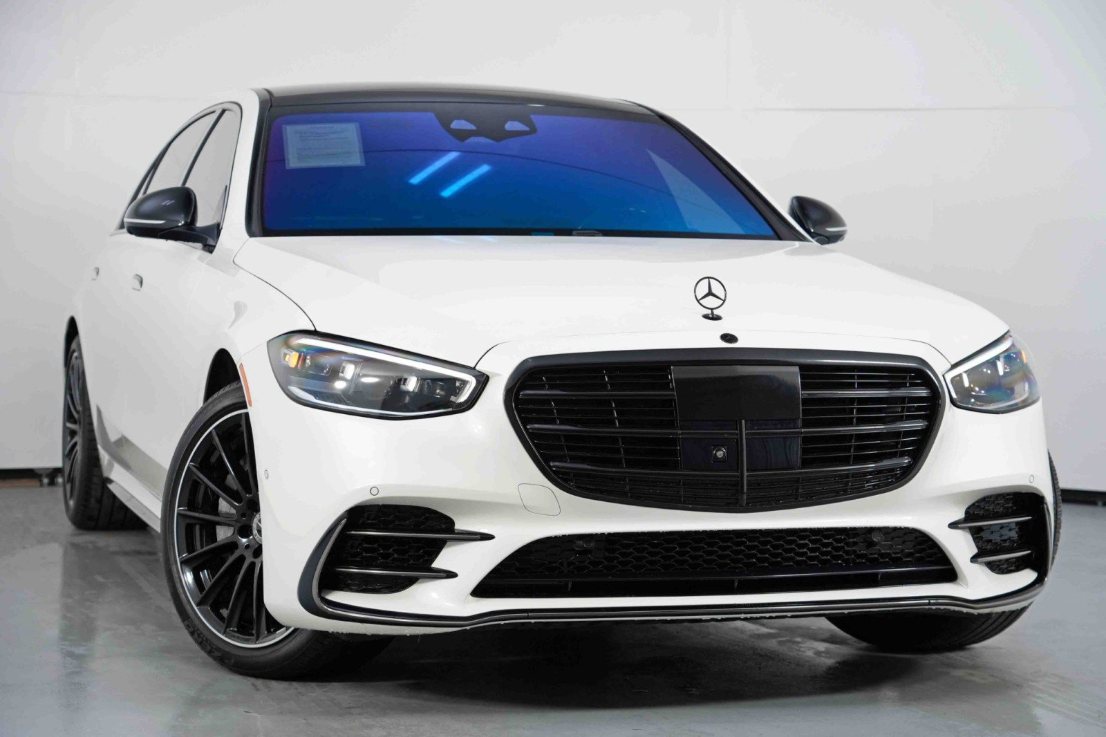 Used 2023 Mercedes-Benz S 580 4MATIC Sedan image 4