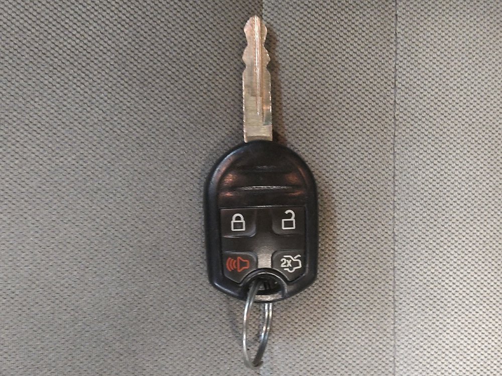 Used 2017 Ford Taurus SE FWD image 32