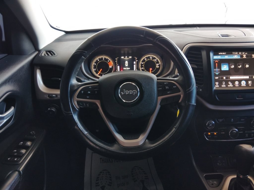 Used 2016 Jeep Cherokee Latitude w/ Comfort & Sound Group FWD image 22