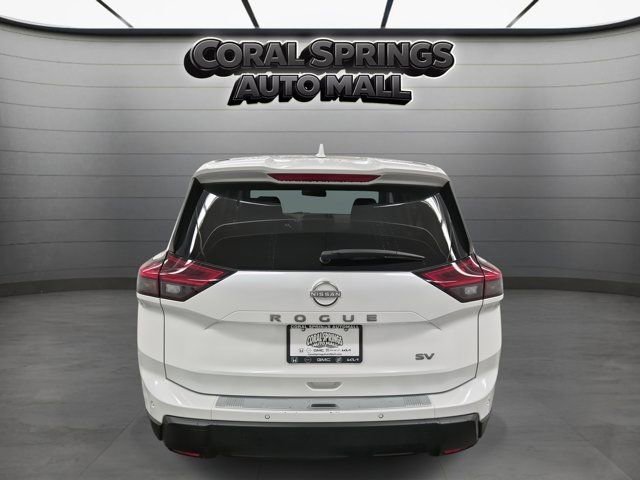 Used 2024 Nissan Rogue SV image 5