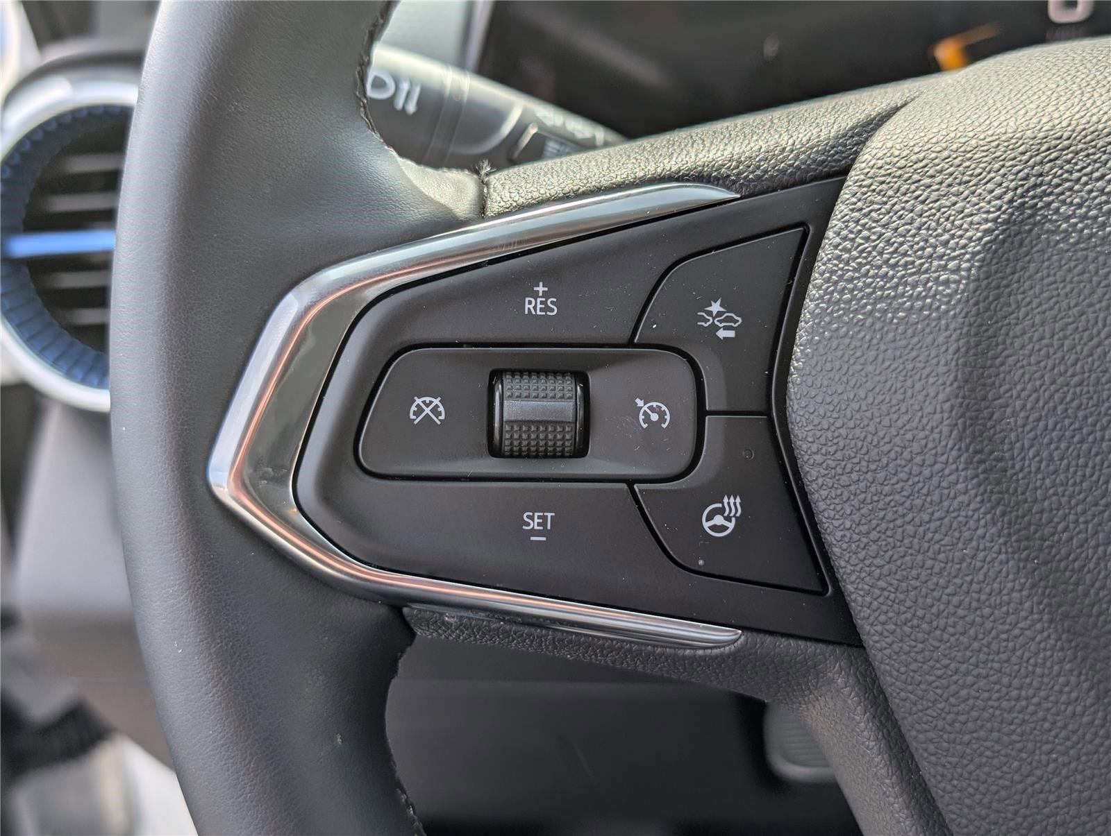 Used 2025 Chevrolet Trax LT w/ Driver Confidence Package image 20