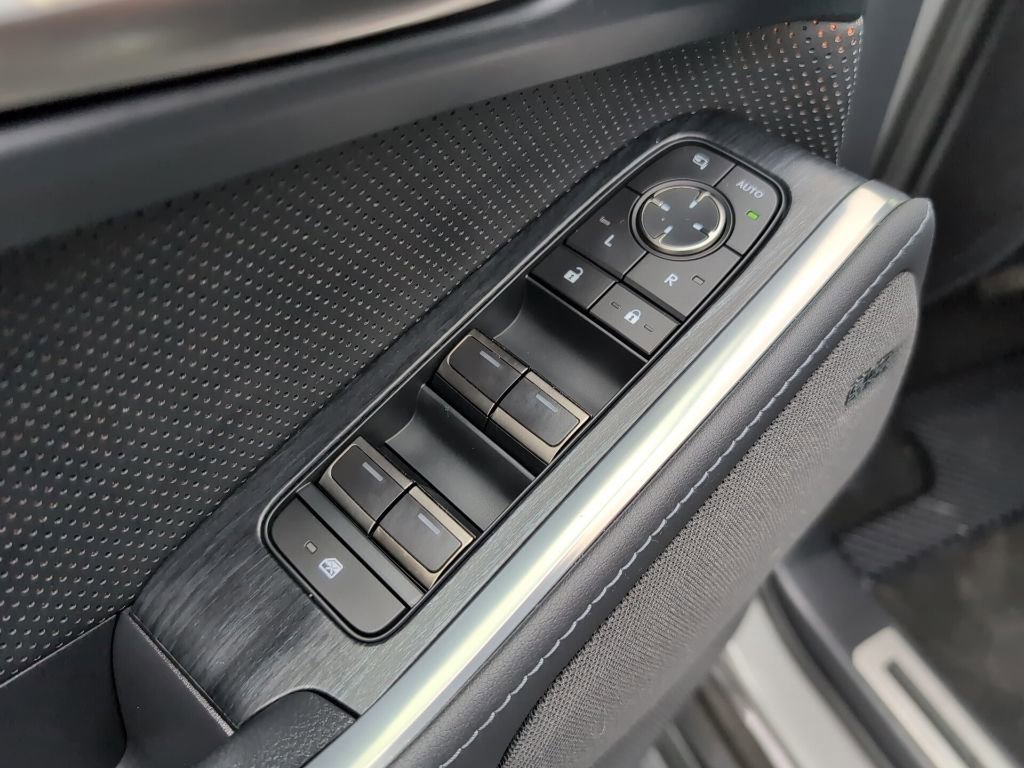 Used 2025 Lexus GX 550 w/ Cold Area Package AWD/4WD image 9