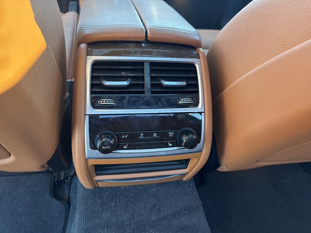 Used 2018 BMW 740i xDrive image 19