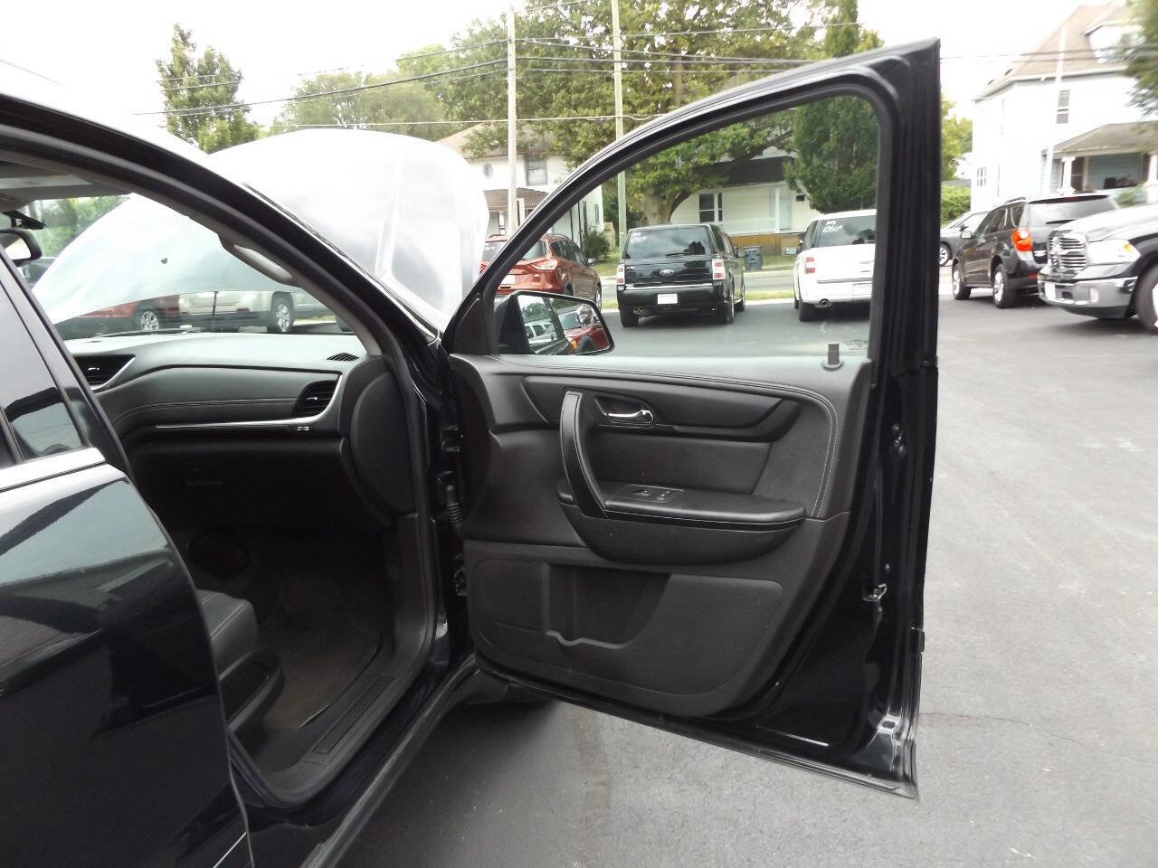 Used 2014 Chevrolet Traverse LT image 29