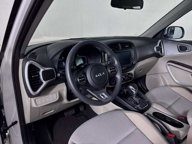 Certified 2023 Kia Soul LX w/ LX Technology Package FWD image 9
