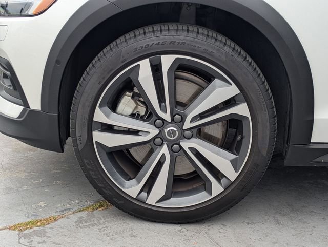 Certified 2023 Volvo V60 B5 Cross Country Plus w/ Climate Package image 10