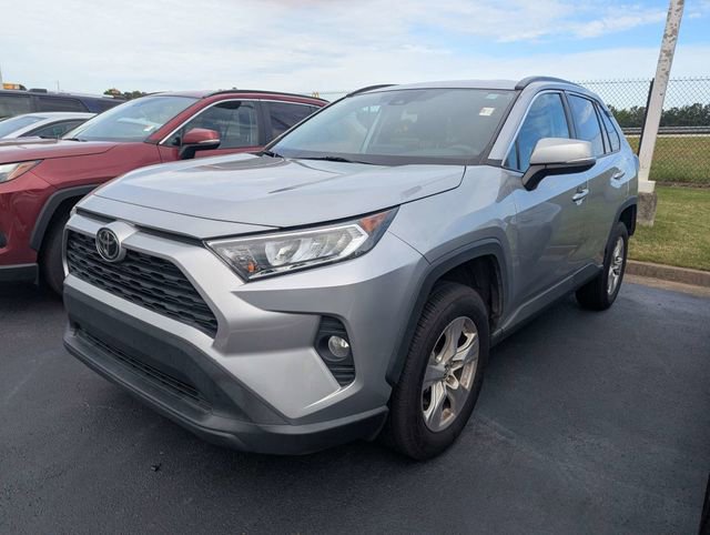 Used 2020 Toyota RAV4 XLE FWD image 5