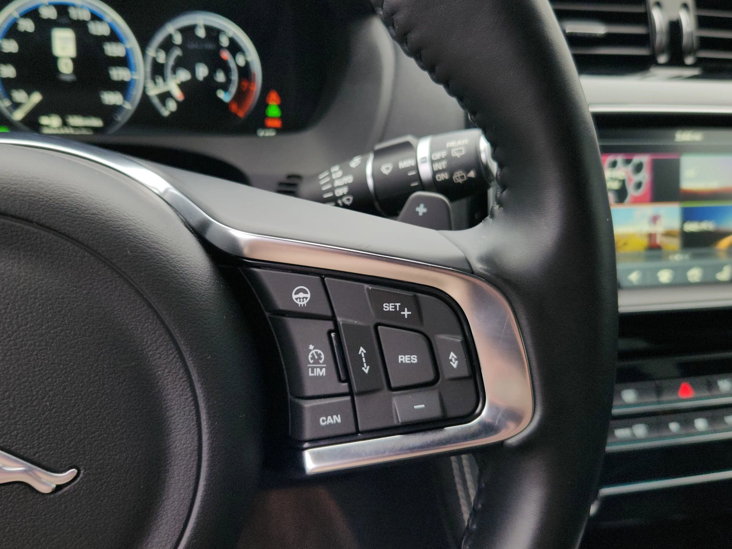 Used 2017 Jaguar F-PACE R-Sport image 12