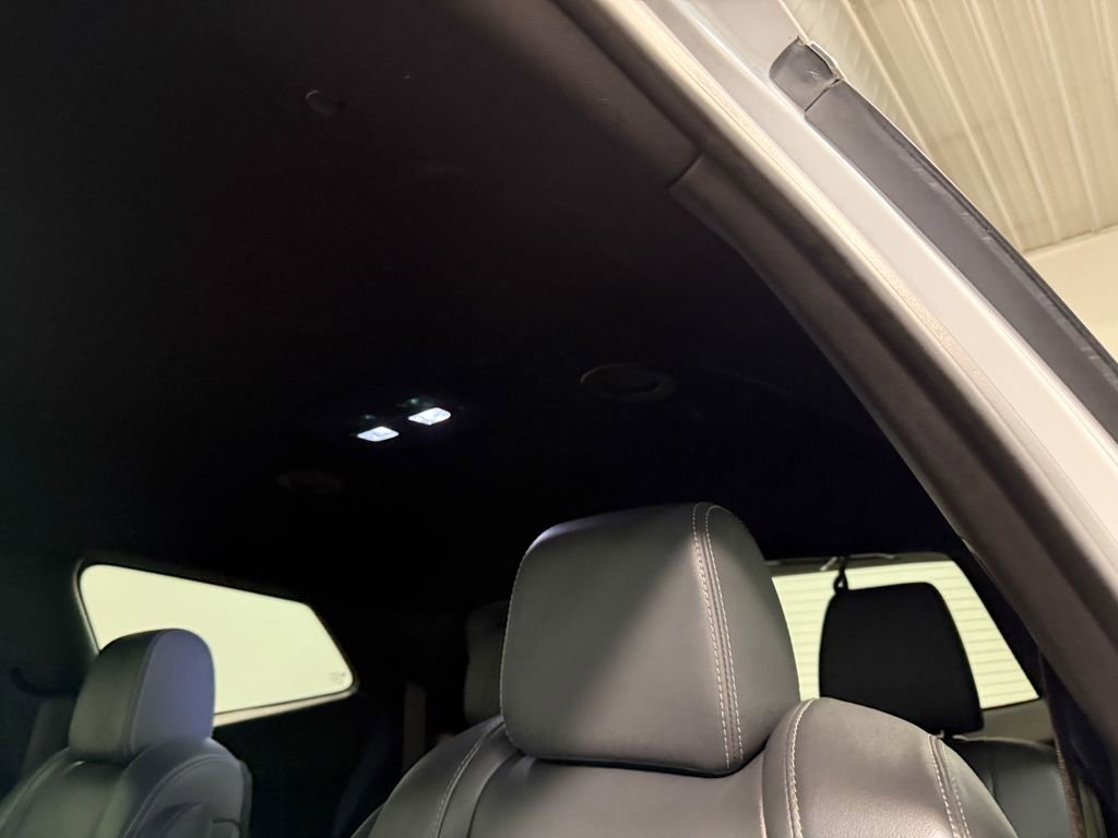 Used 2023 Buick Enclave Essence AWD/4WD image 9