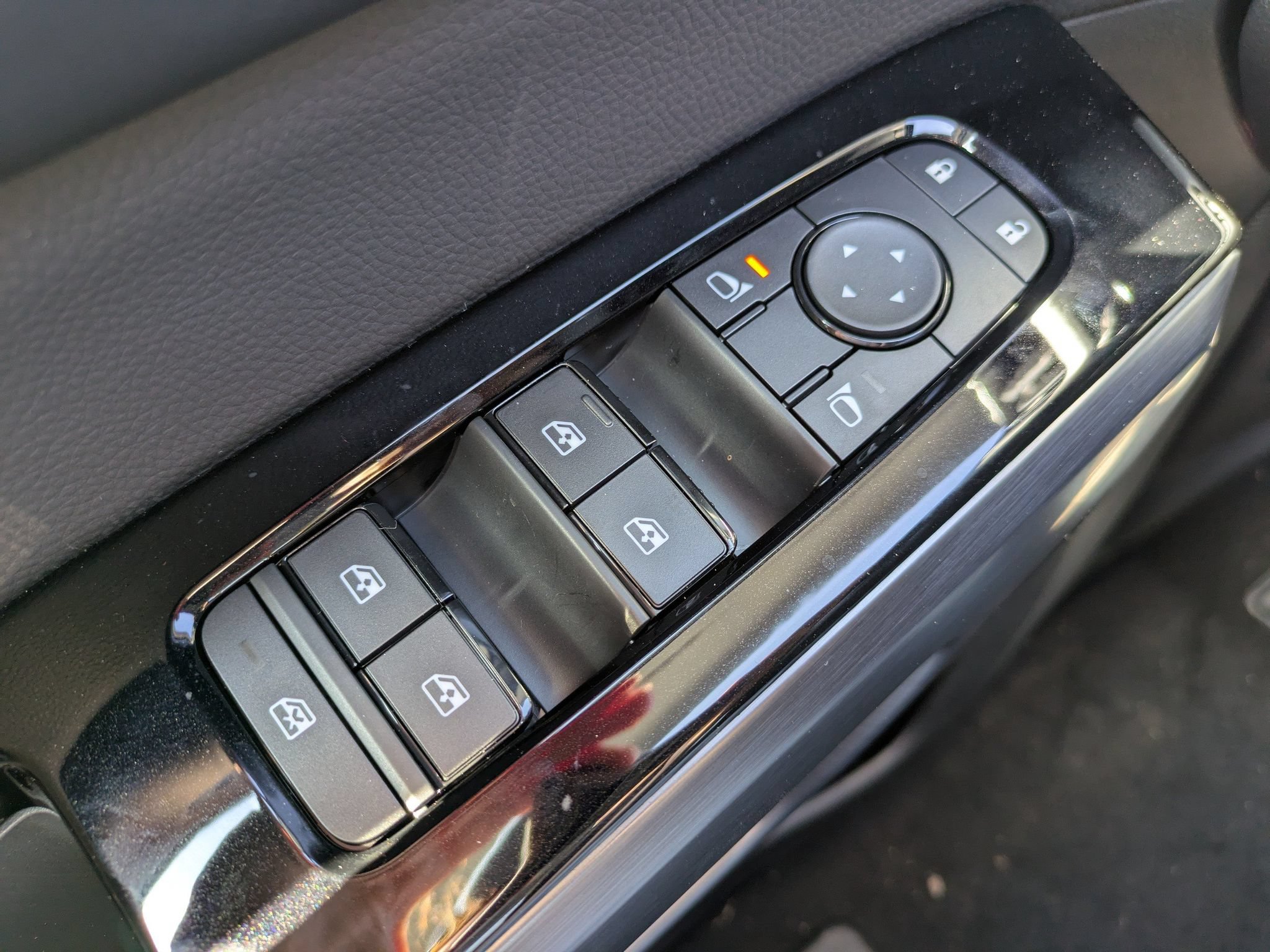 New 2026 Nissan Pathfinder SL w/ Cargo Package FWD image 23