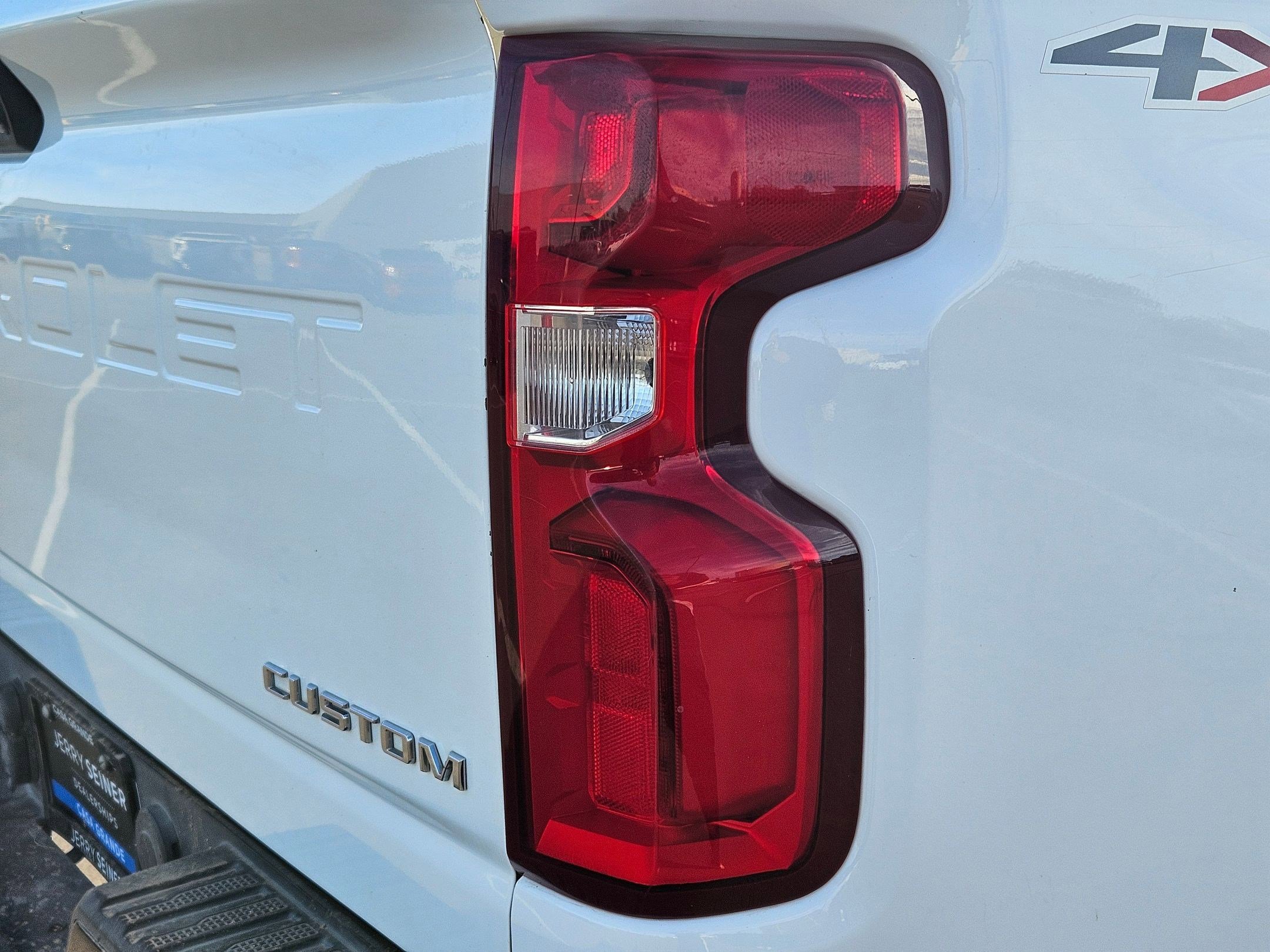 Used 2020 Chevrolet Silverado 2500 Custom w/ Custom Value Package image 12