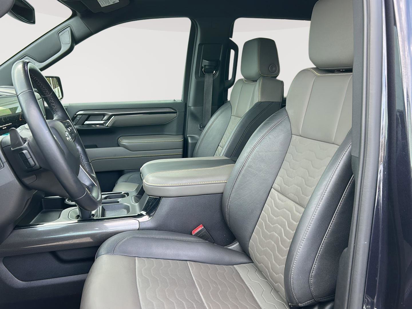 Used 2023 Chevrolet Silverado 1500 ZR2 image 9