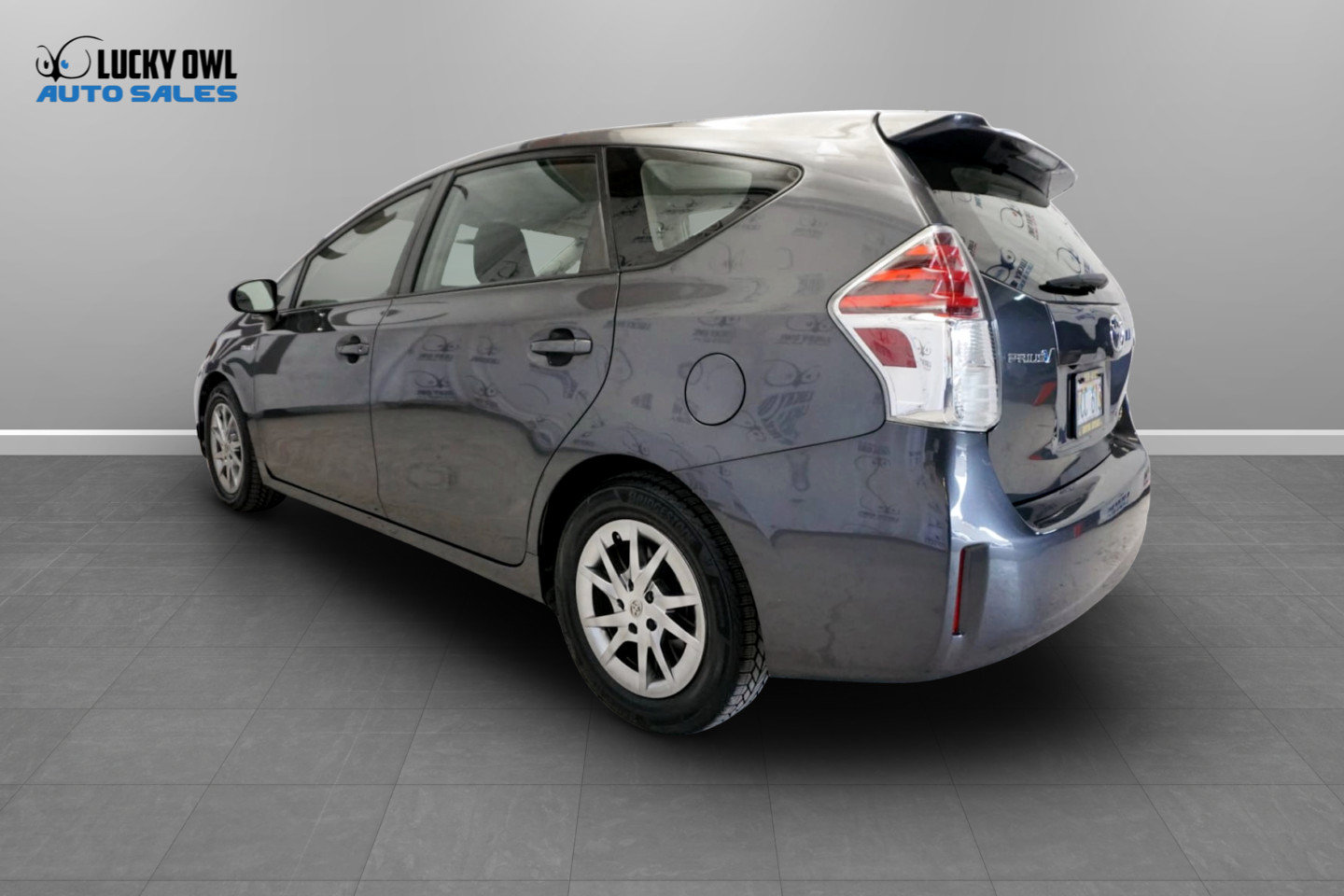 Used 2017 Toyota Prius V Two FWD image 7