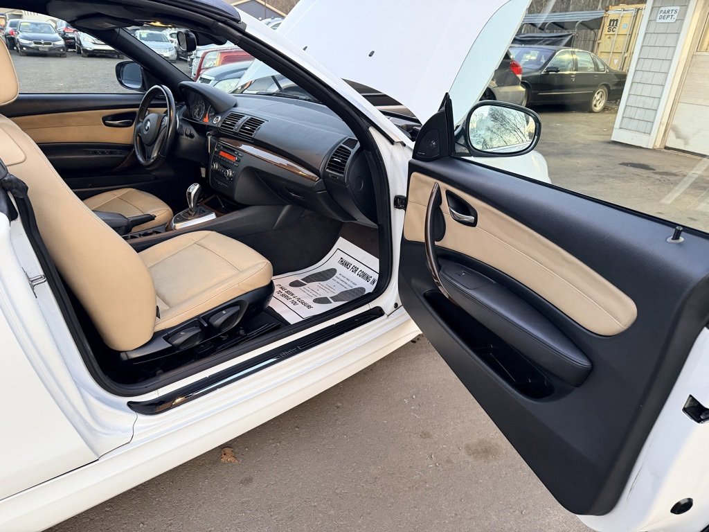 Used 2011 BMW 135i Convertible image 24