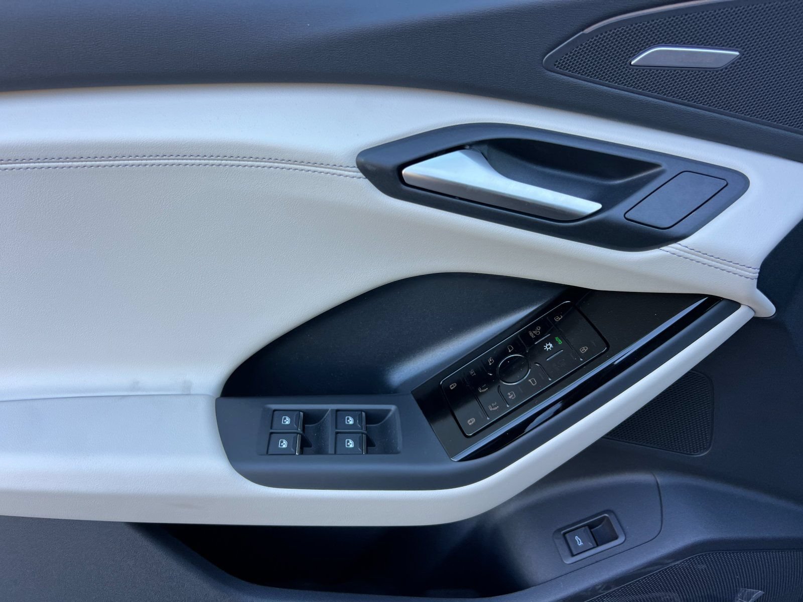 New 2027 Audi Q6 e-tron Premium Plus AWD/4WD image 11