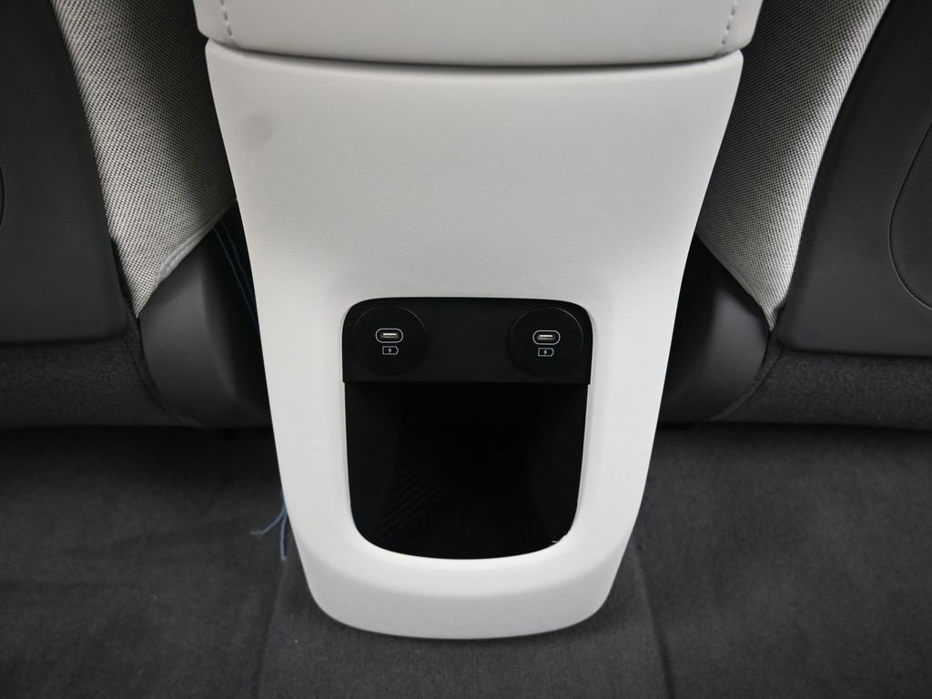 Used 2025 Hyundai Ioniq 5 Limited image 17