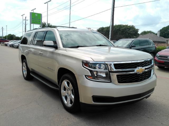 Used 2016 Chevrolet Suburban LT RWD image 4