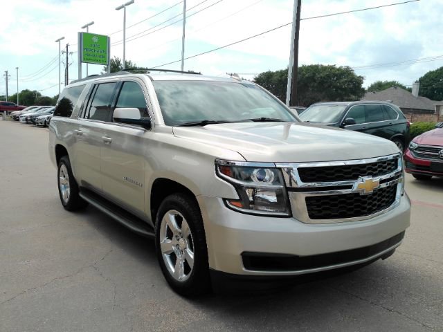Used 2016 Chevrolet Suburban LT RWD image 4