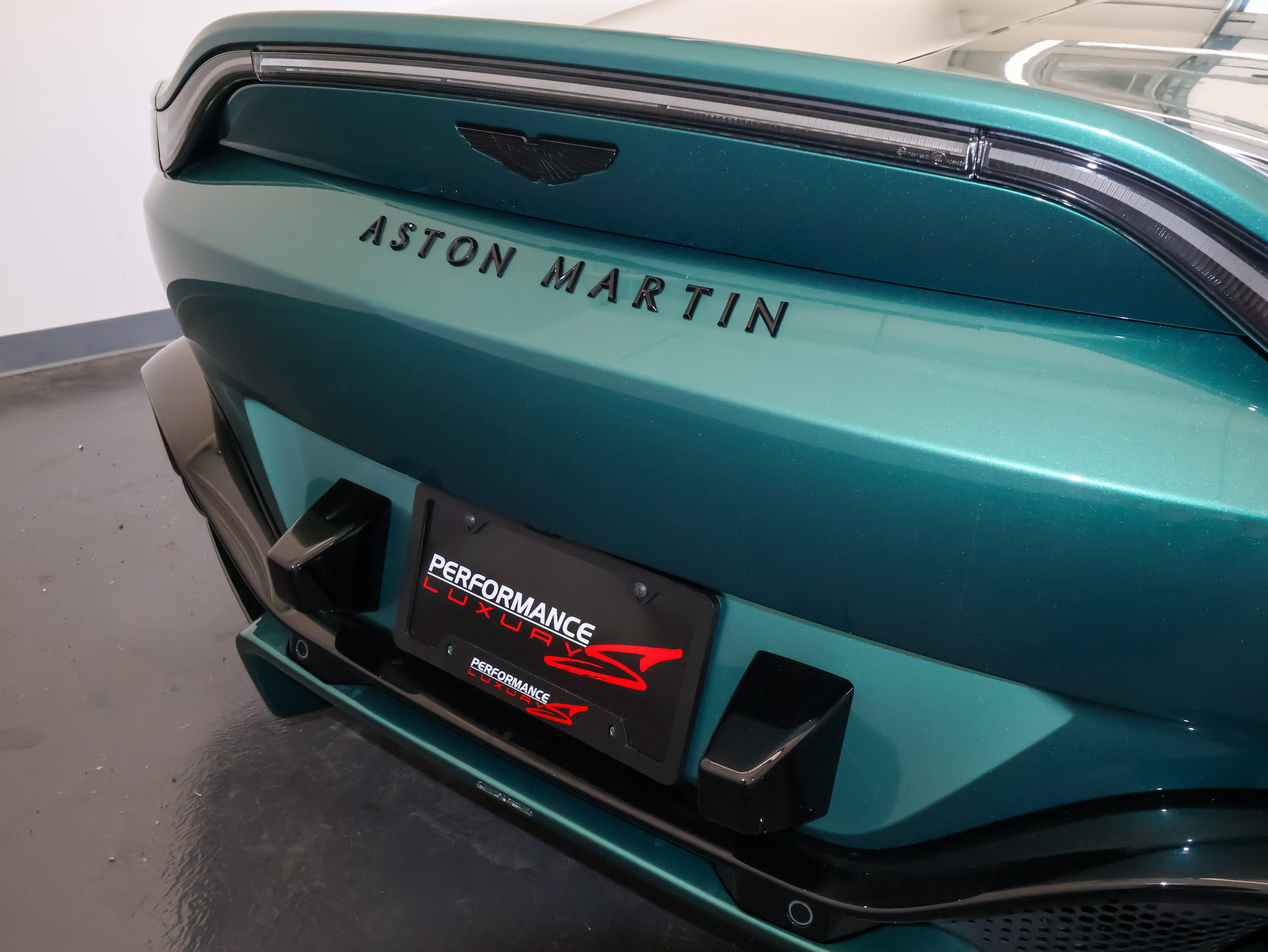 Used 2023 Aston Martin V8 Vantage Roadster RWD image 35