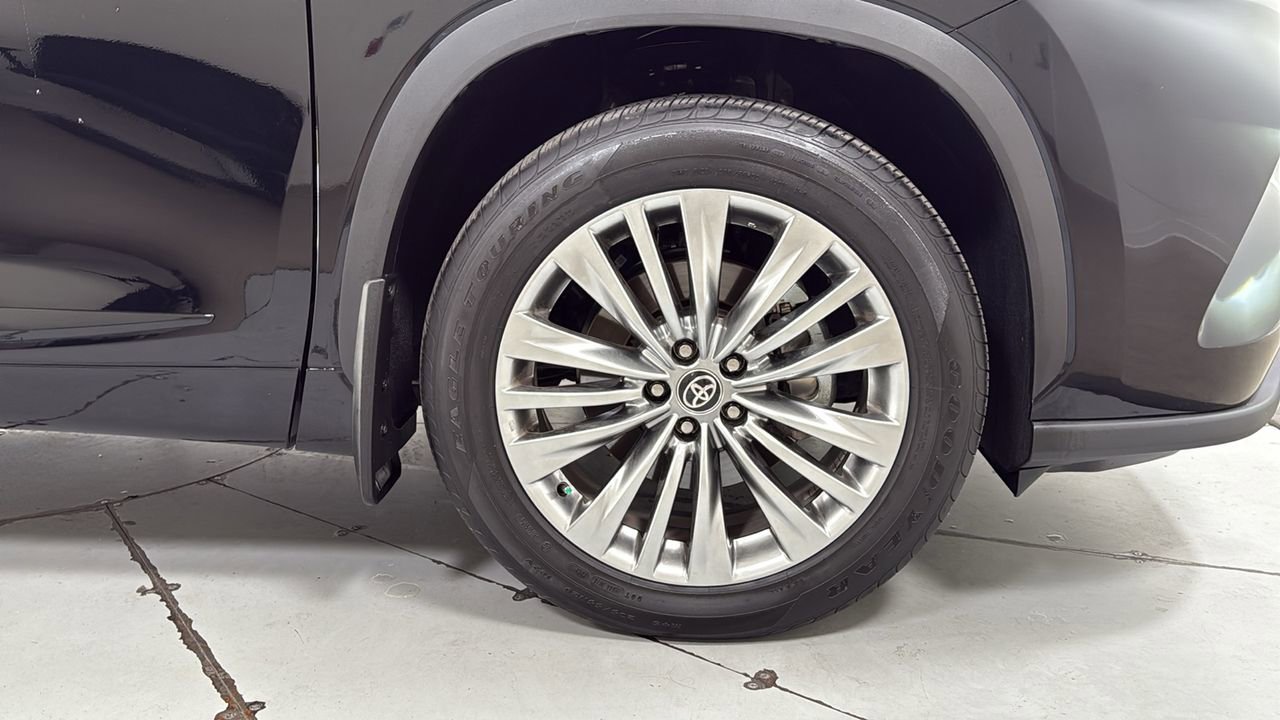 Certified 2026 Toyota Highlander Platinum image 22
