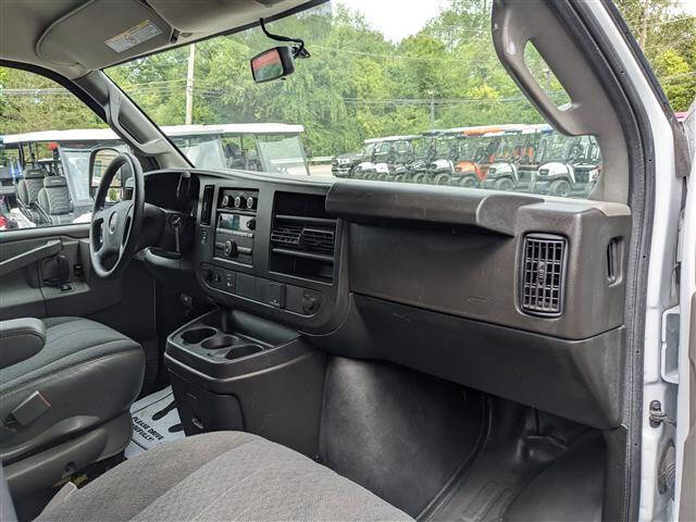 Used 2024 GMC Savana 2500 w/ Driver Convenience Package image 18