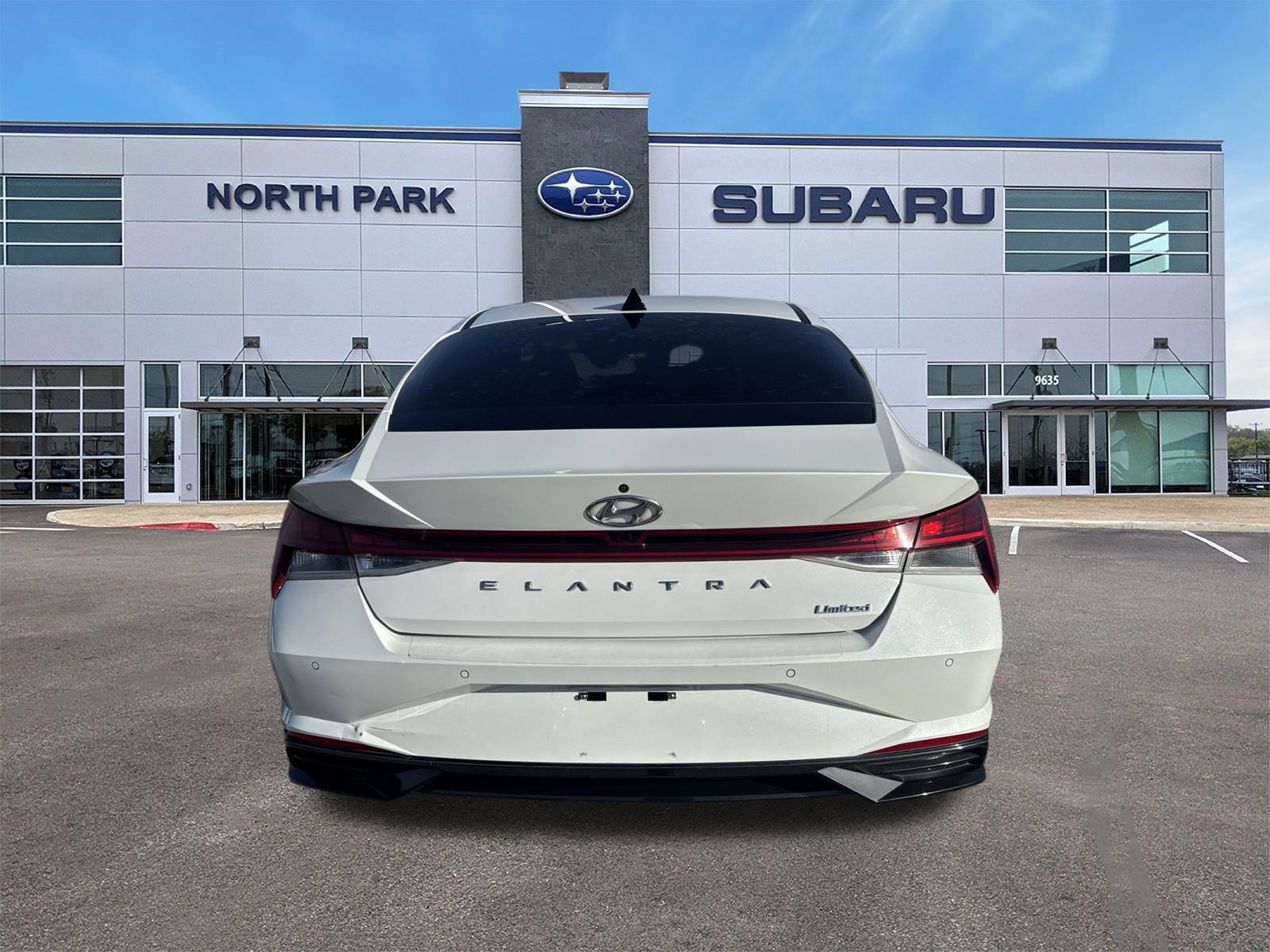 Used 2021 Hyundai Elantra Limited image 4