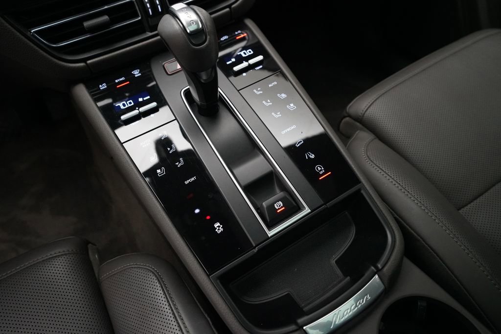 Certified 2023 Porsche Macan image 26