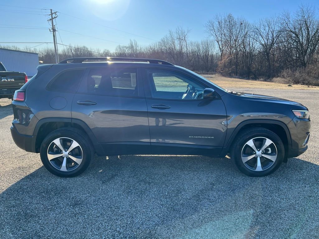 Used 2022 Jeep Cherokee Limited w/ Mopar Interior Package image 4