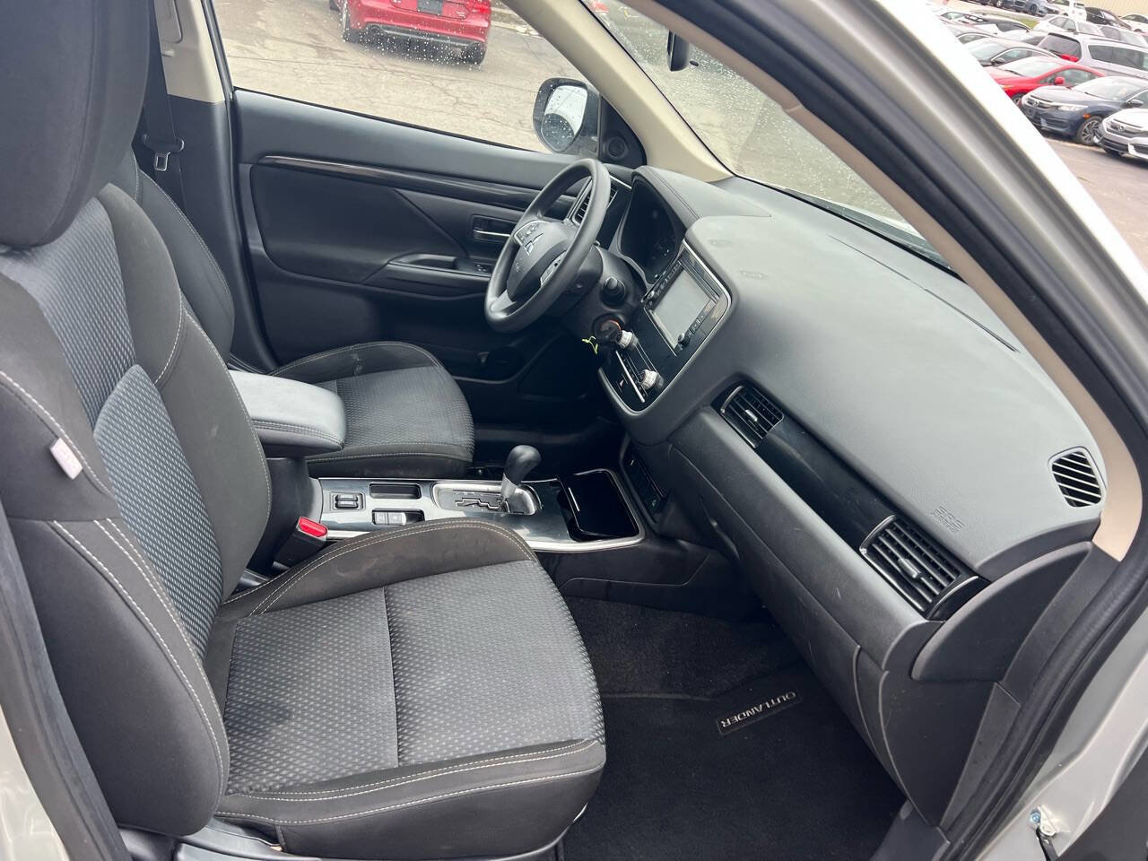 Used 2020 Mitsubishi Outlander ES image 20