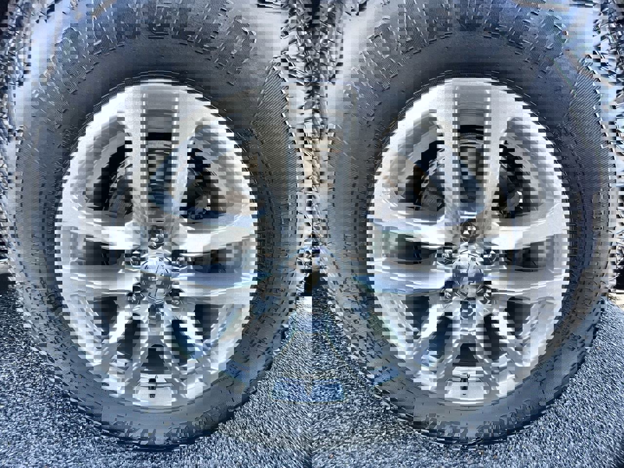 Used 2022 Chevrolet Suburban LT image 33