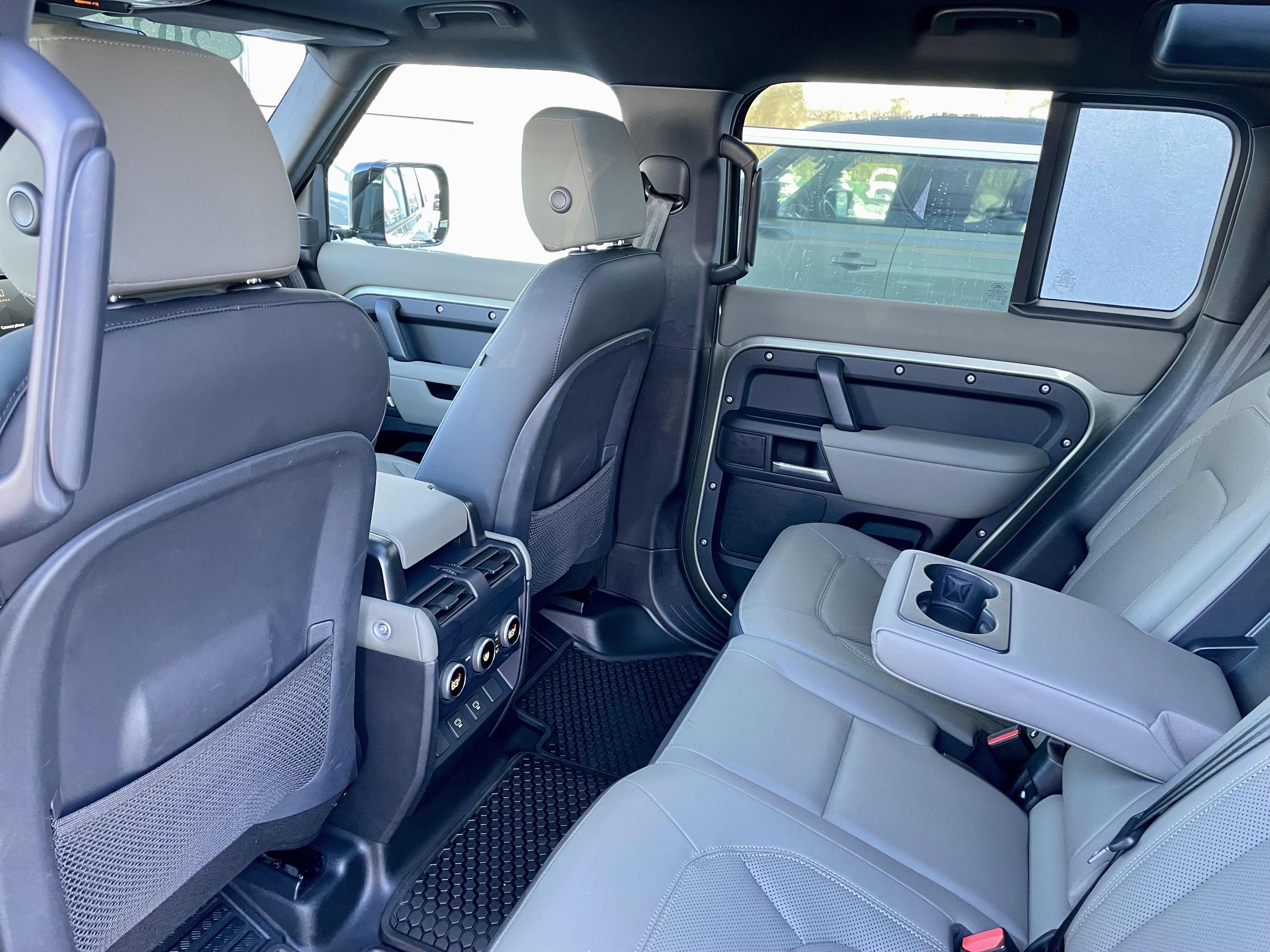 Certified 2025 Land Rover Defender 110 X-Dynamic SE image 30