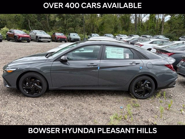 New 2026 Hyundai Elantra SEL Sport FWD image 2