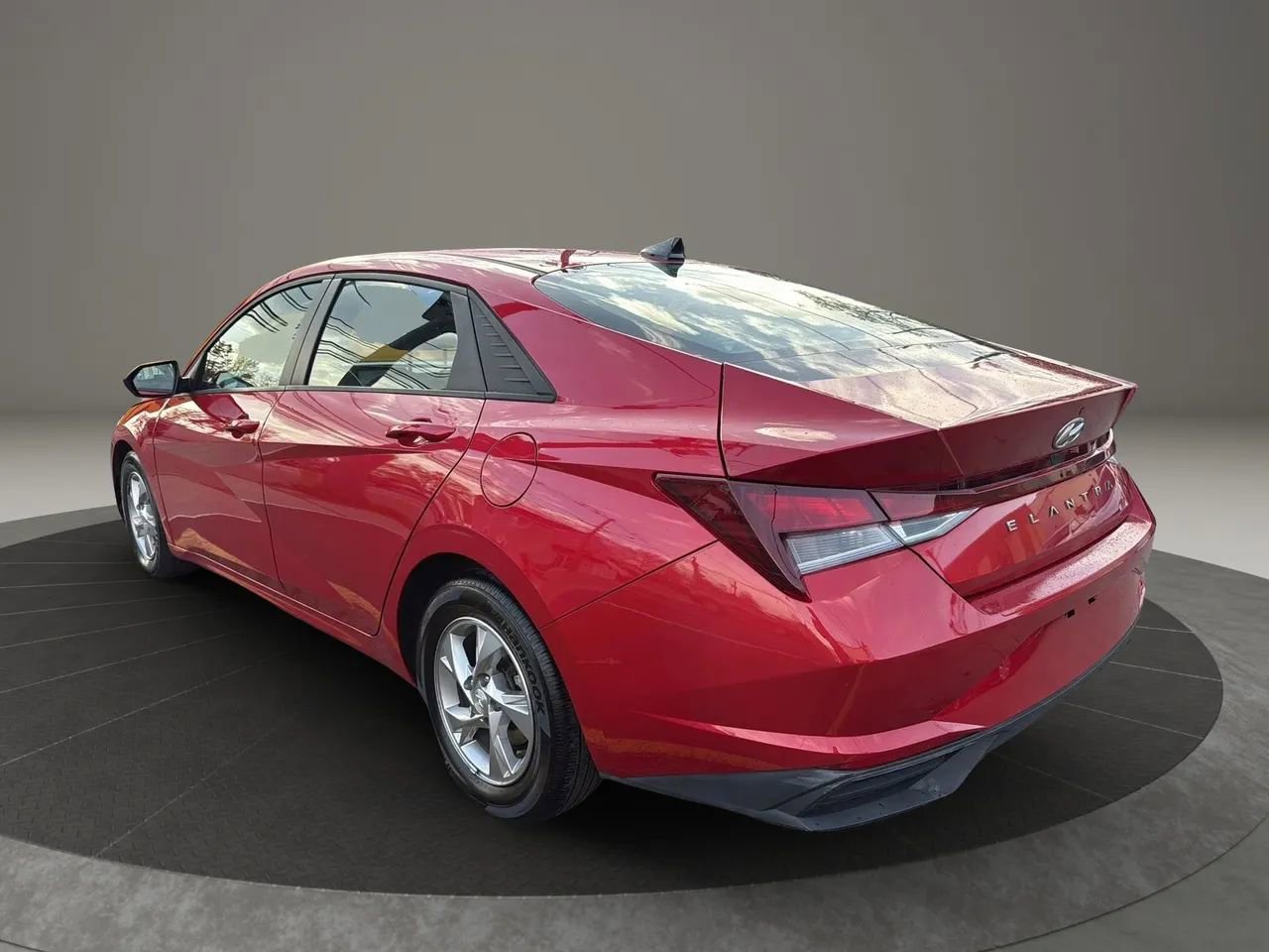 Used 2021 Hyundai Elantra SE image 7