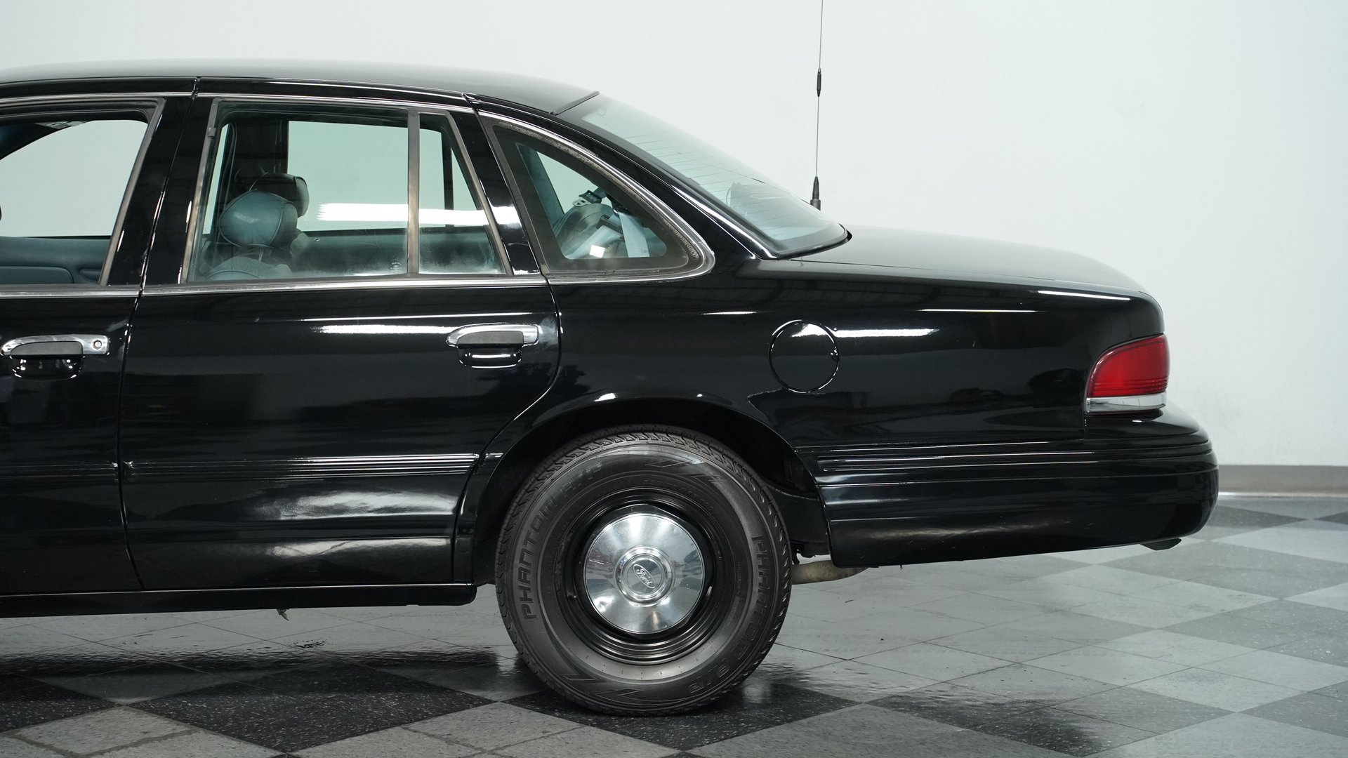 Used 1997 Ford Crown Victoria Police Interceptor image 21