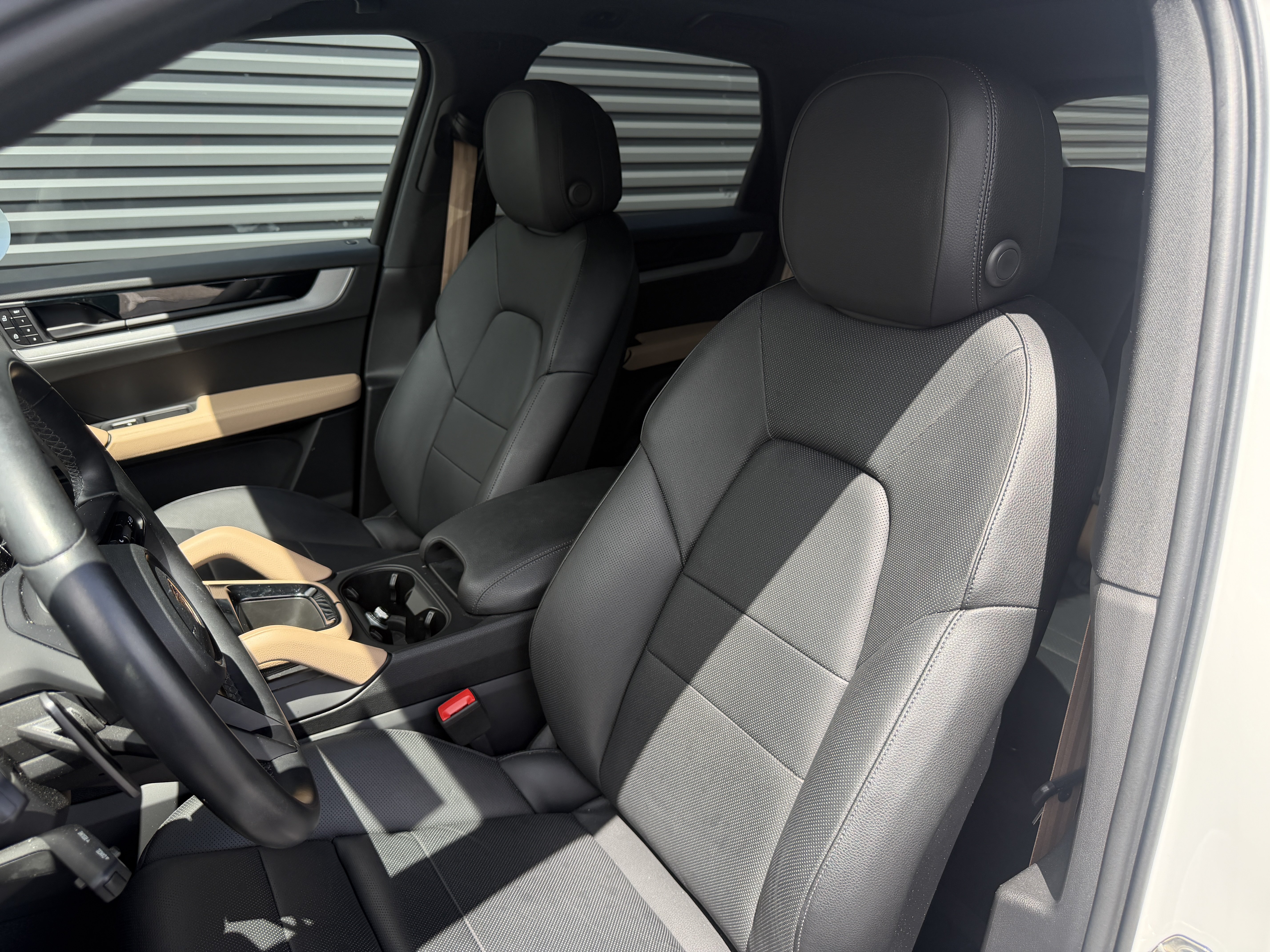 Used 2024 Porsche Cayenne AWD/4WD image 5