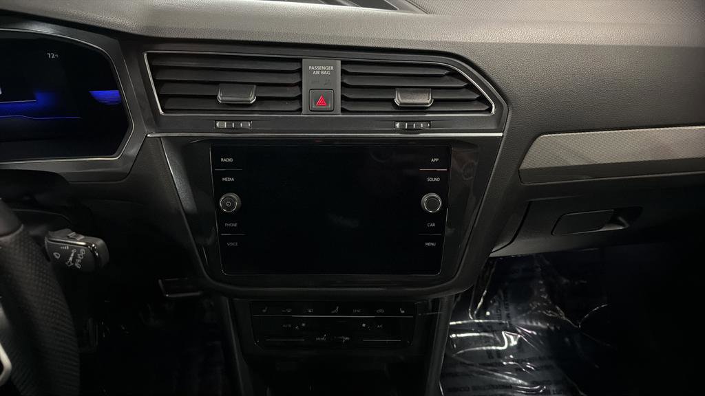 Used 2022 Volkswagen Tiguan SE R-Line image 17