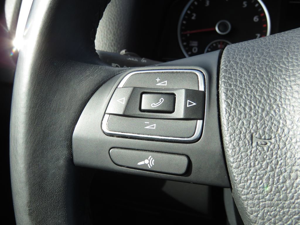 Used 2016 Volkswagen Tiguan SE image 21