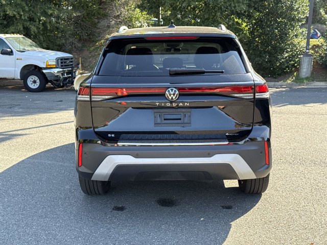 Used 2025 Volkswagen Tiguan SE AWD/4WD image 31