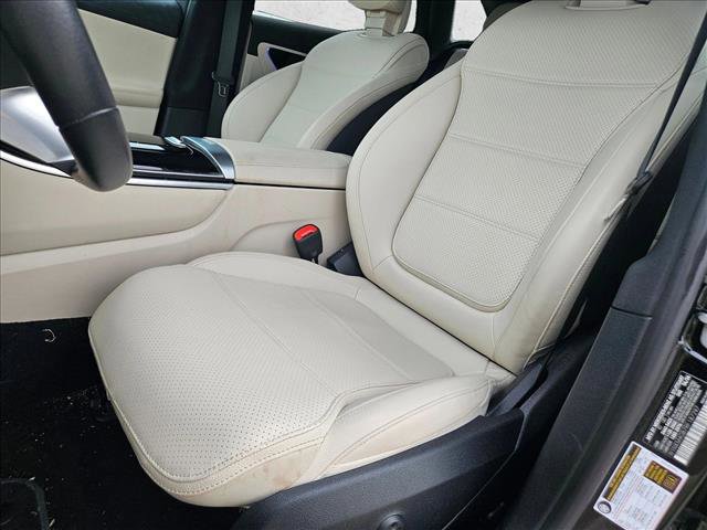 Used 2024 Mercedes-Benz GLC 300 image 12