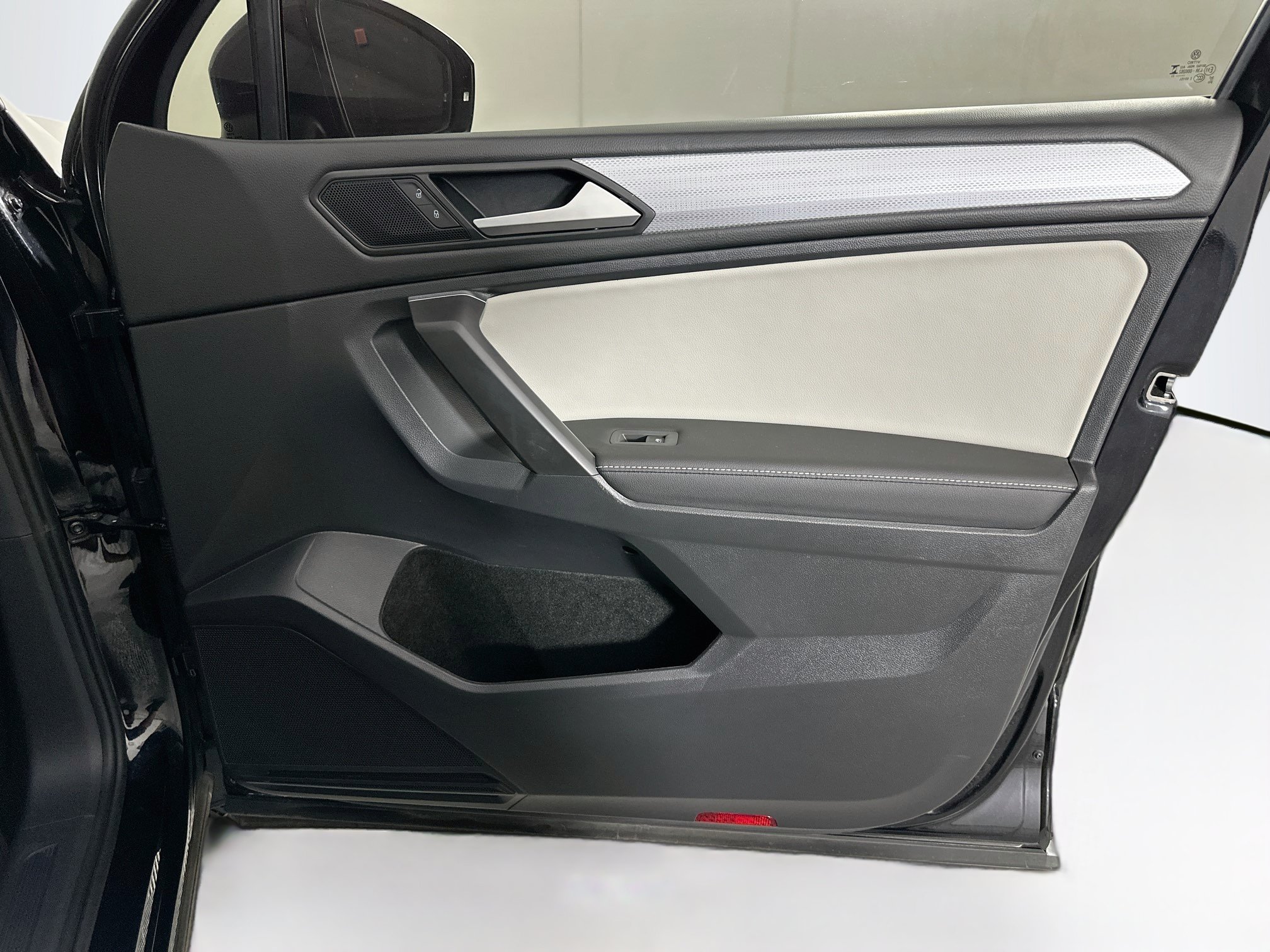 Used 2023 Volkswagen Tiguan S FWD image 29