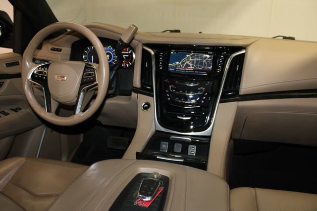 Used 2019 Cadillac Escalade Platinum AWD/4WD image 18