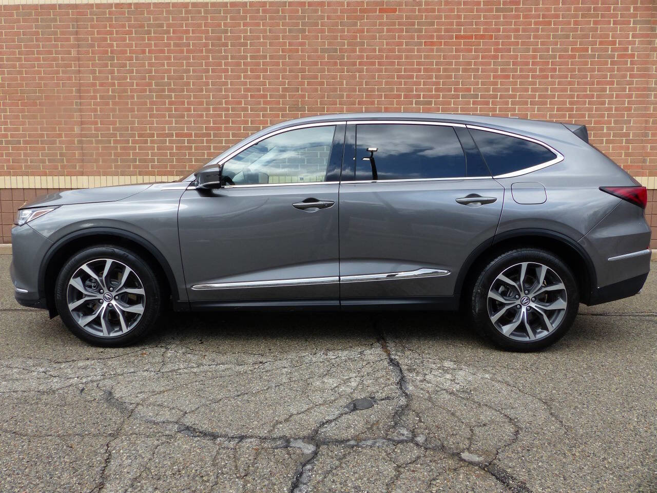 Used 2024 Acura MDX SH-AWD w/ Technology Package image 6