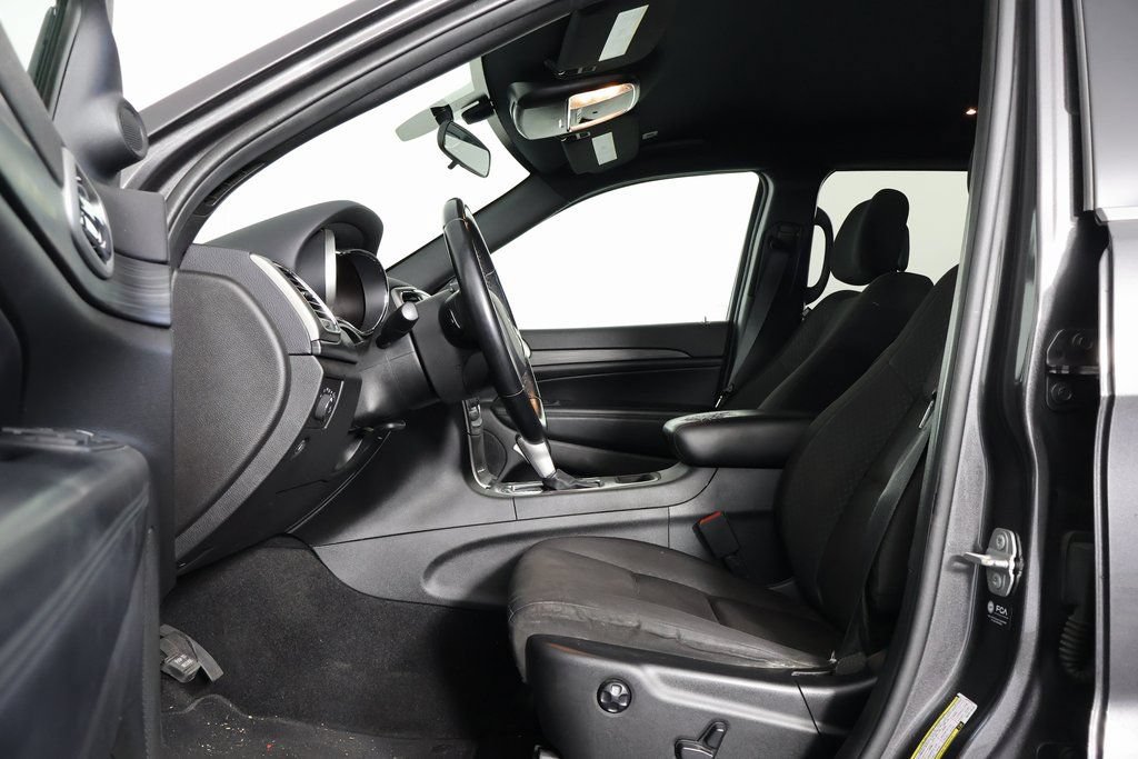 Used 2021 Jeep Grand Cherokee Laredo RWD image 9