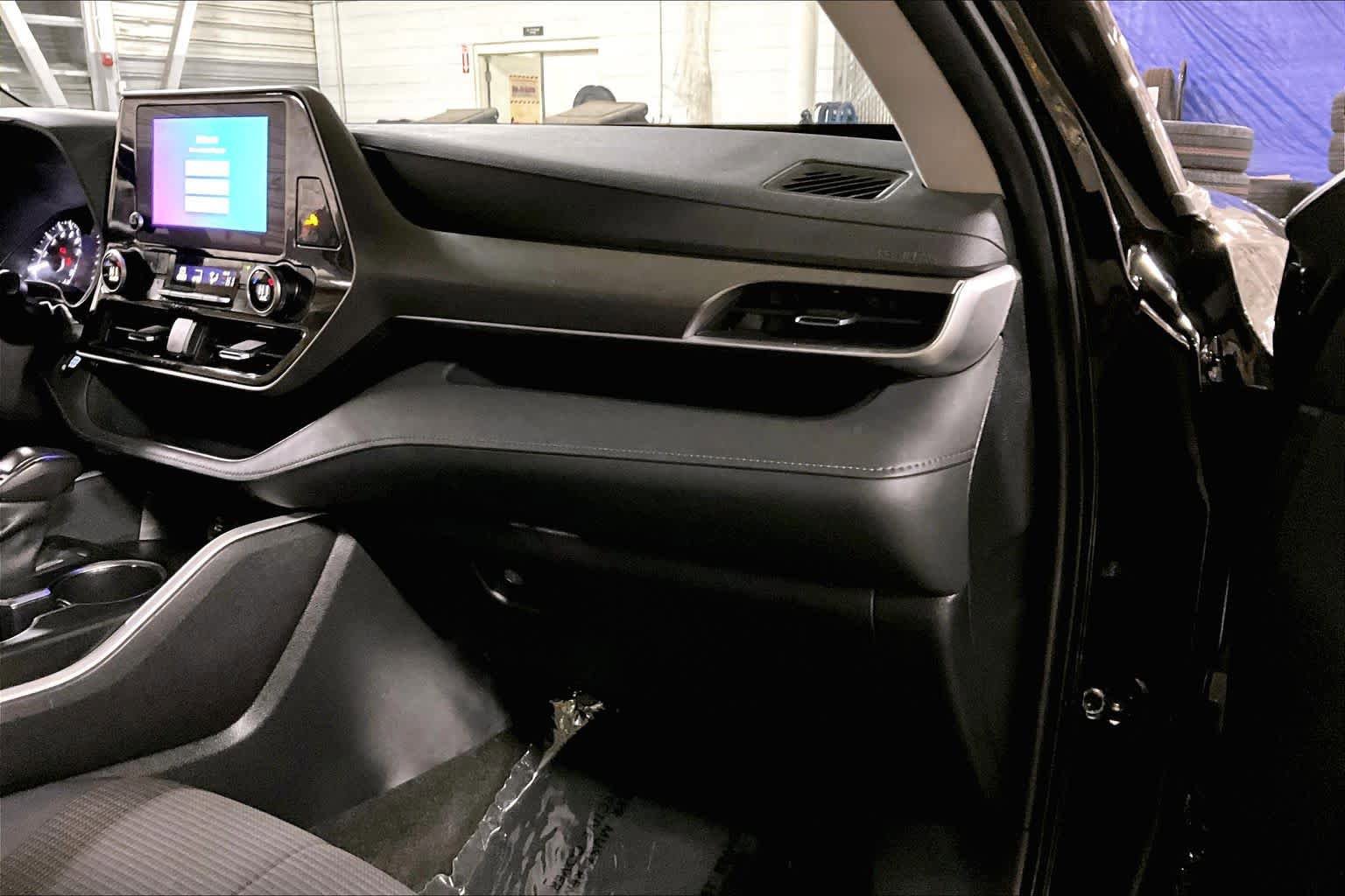 Used 2023 Toyota Highlander LE AWD/4WD image 19
