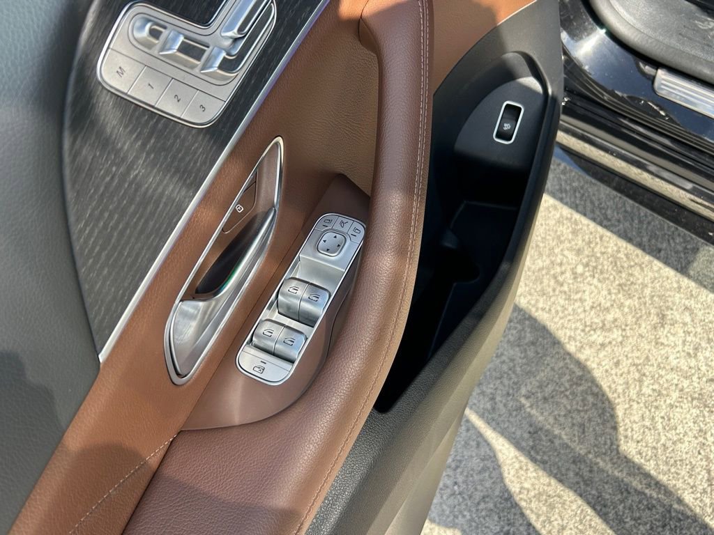 Used 2024 Mercedes-Benz GLS 450 4MATIC w/ AMG Line Exterior image 27