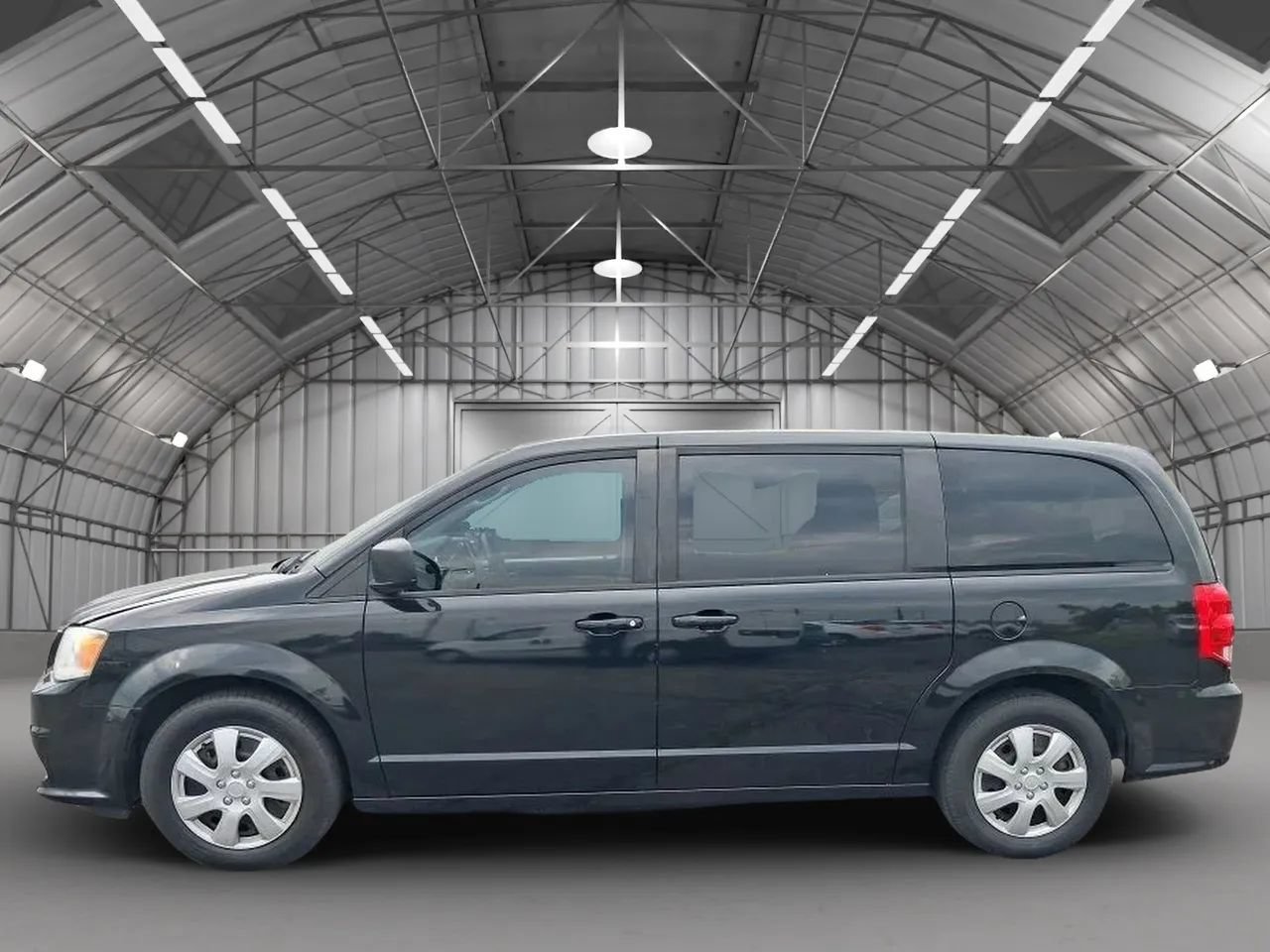 Used 2018 Dodge Grand Caravan SE w/ UConnect Hands-Free Group FWD image 4