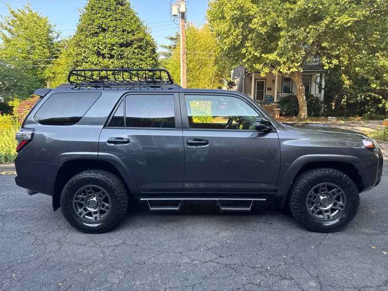 Used 2020 Toyota 4Runner Venture w/ Moonroof Package AWD/4WD image 7