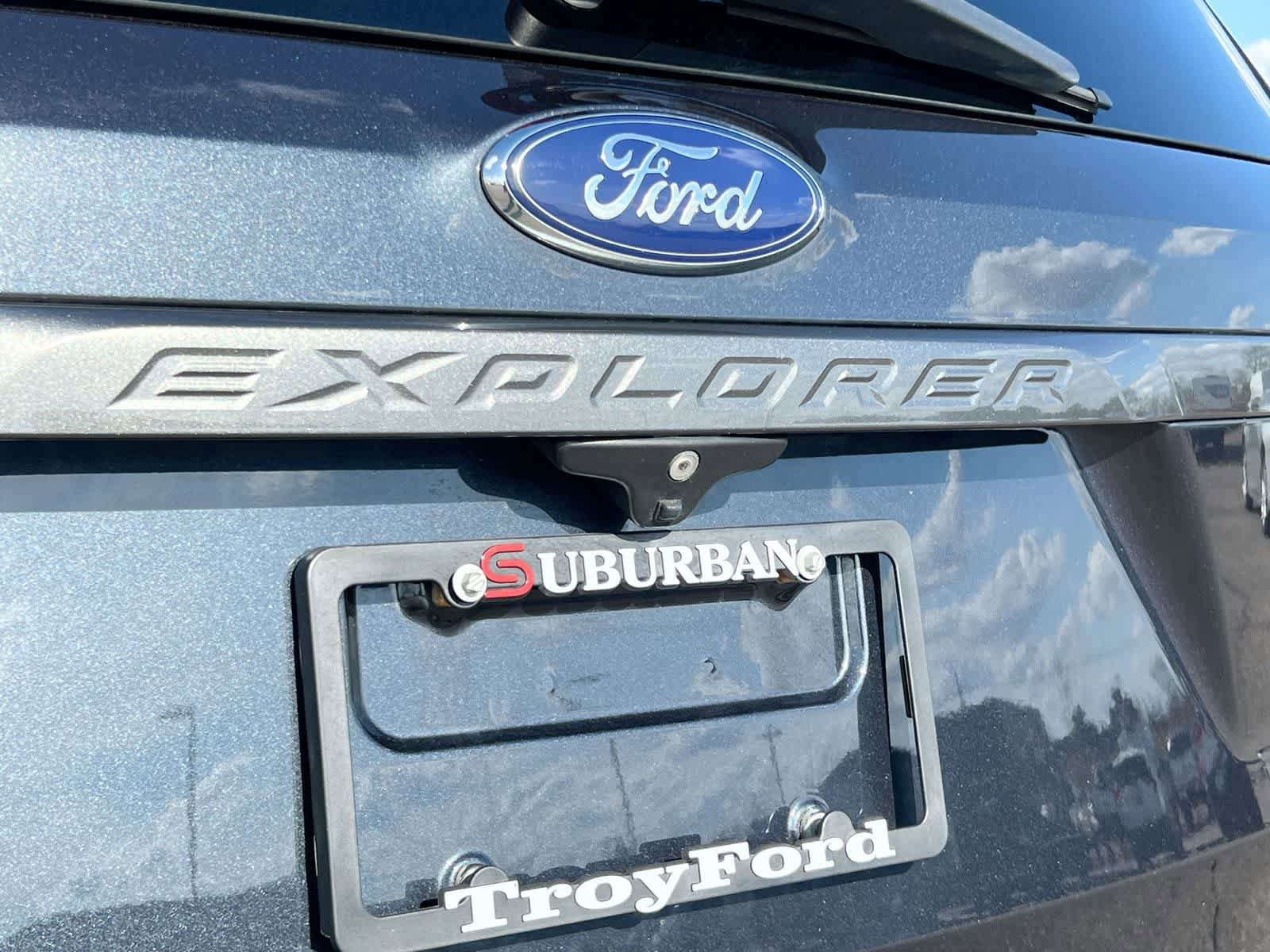 Used 2017 Ford Explorer XLT w/ Equipment Group 202A AWD/4WD image 12